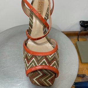 Sexy platform! Summer colors. Be the star.